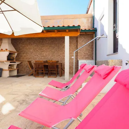 Casas D'elvira בית נופש *